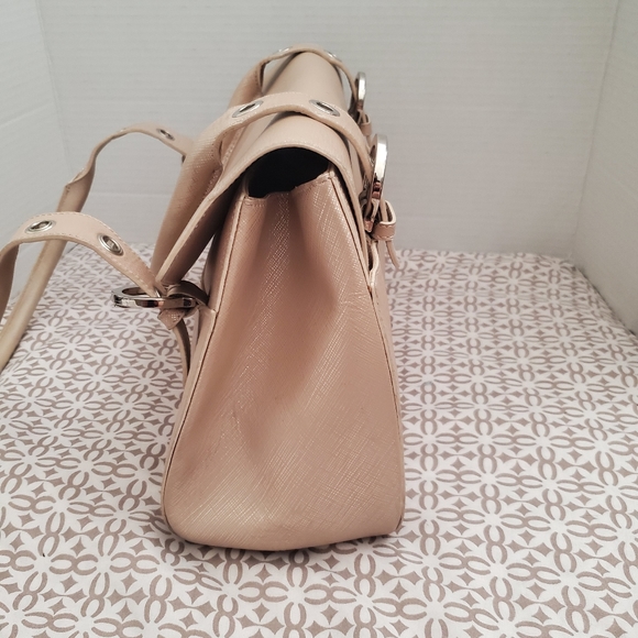 Salvatore Ferragamo Gancini Handbag. - Picture 14 of 16